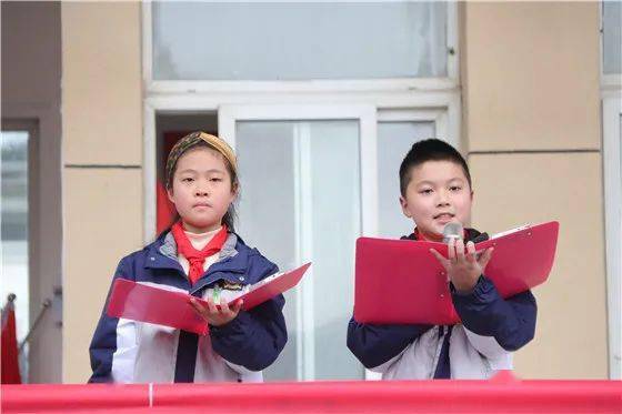 富春七小唱红歌讲红船学英雄开学典礼致敬建党百年