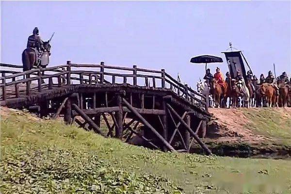 长坂桥上,正史里张飞何其猛,被《三国演义》严重削弱,且听道来