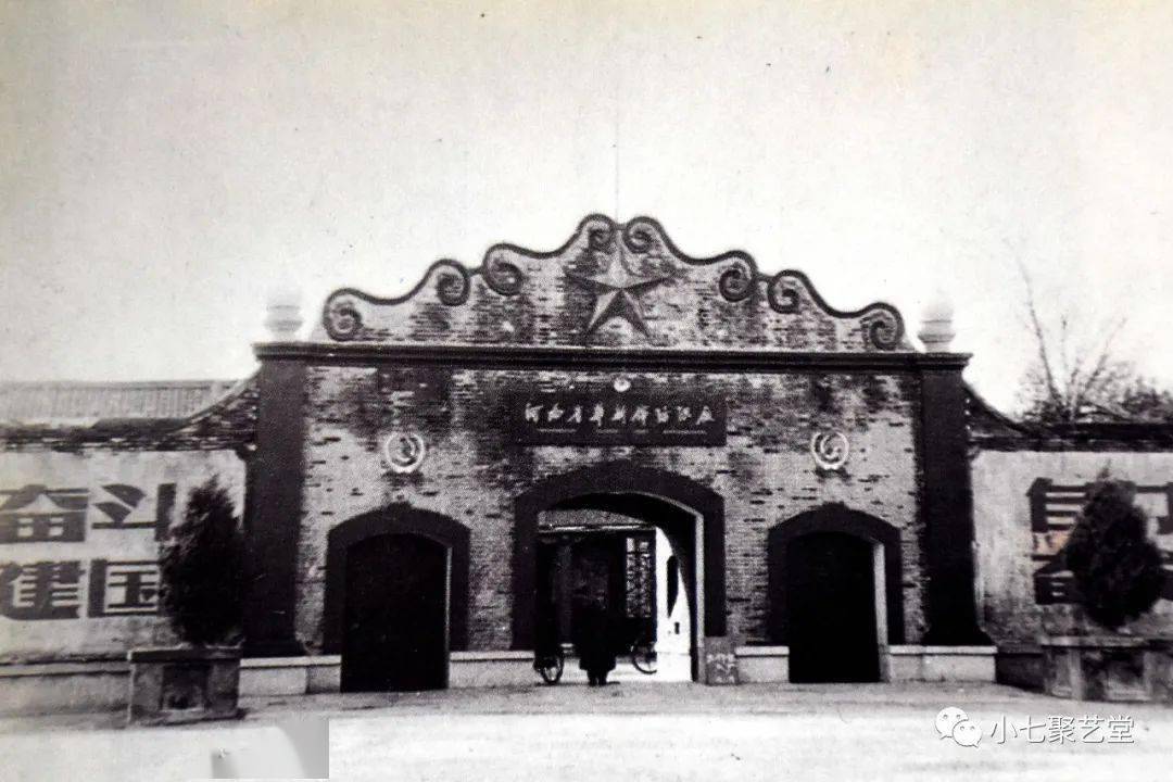 华新纱厂旧影△1944年,华新纱厂车间被侵华日军拆机"献铁"后留下的