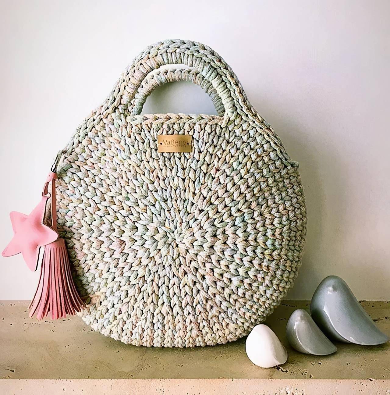 教程：喜欢的包包自己做，钩织两块圆片再组合，各类包包不用买