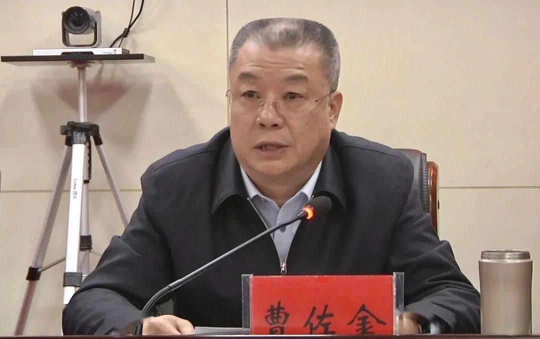 曹佐金强调,要提高政治站位,把推进乡村振兴放在各项工作的第一位,在