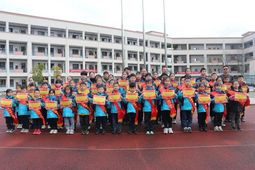 童心向党争做新时代好少年开化县华埠镇中心小学2020学年第二学期开学