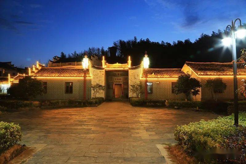 潜山市官庄村扮靓新农村点燃夜经济