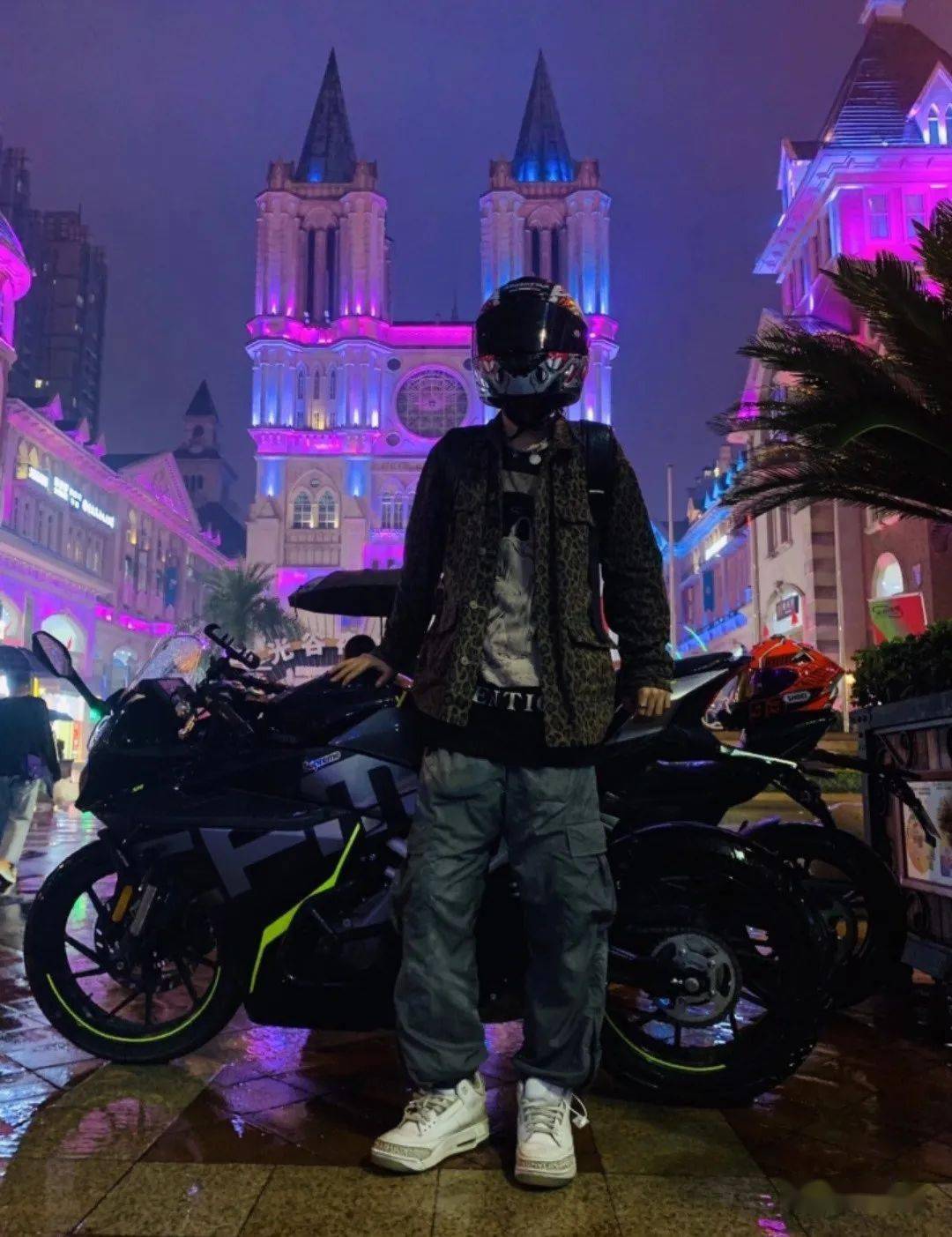 酷痞机车男孩头盔一戴slay全场,韩书俊卡机玛!