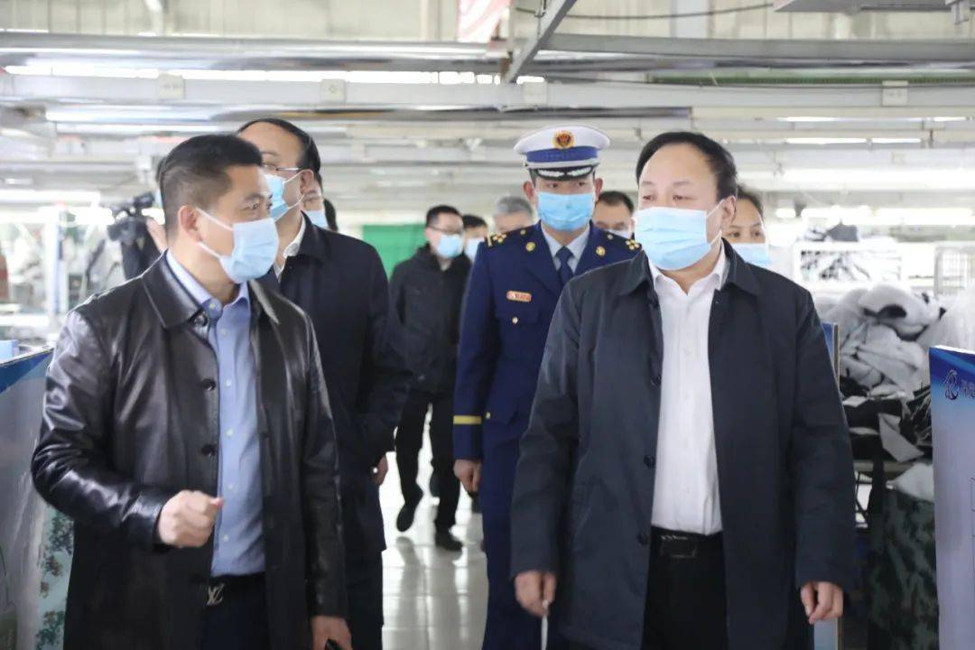 3月3日上午,容城县委书记戎华奎深入澳森制衣有限公司和河北雄安人力