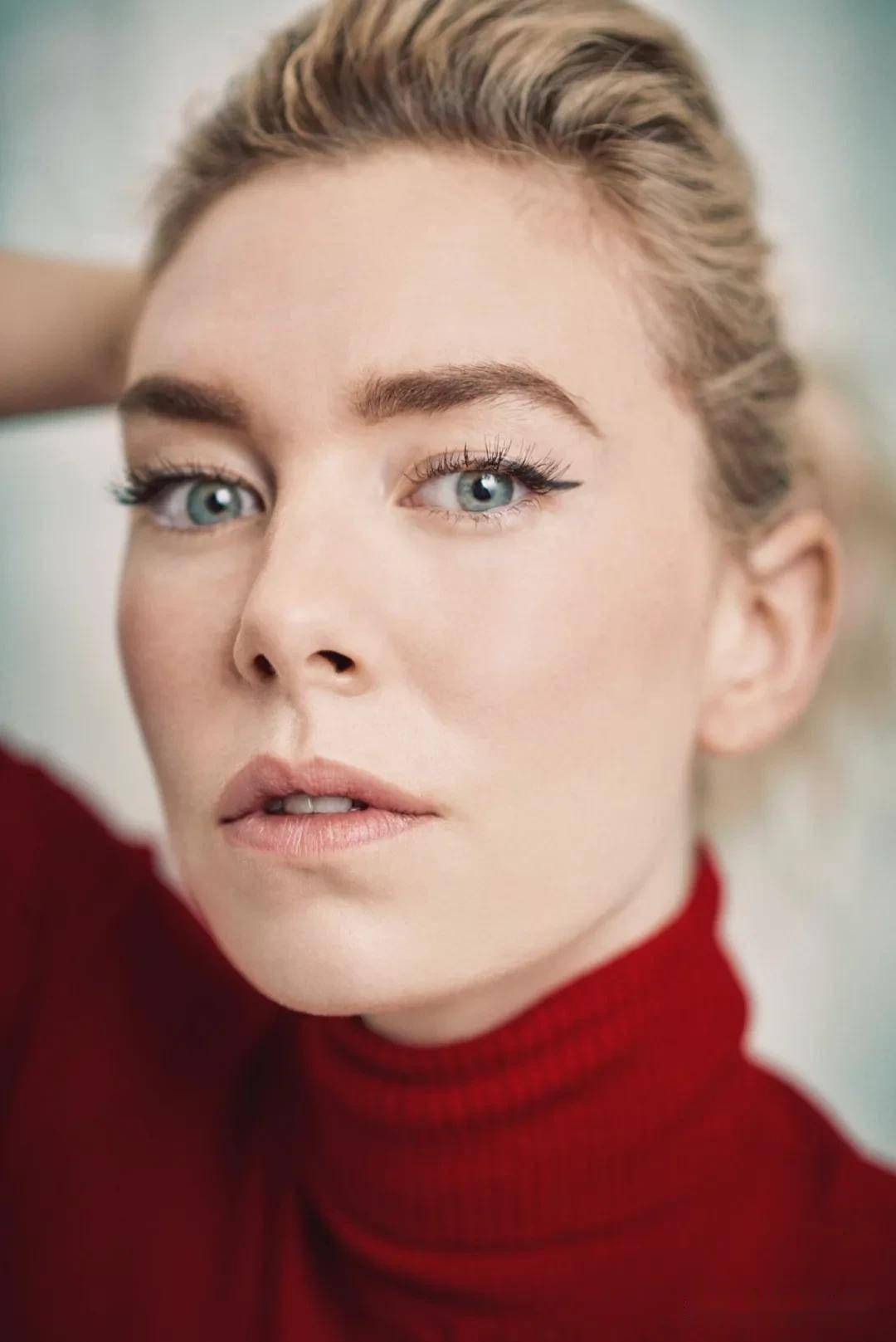 组图温柔迷人的白寡妇凡妮莎柯比