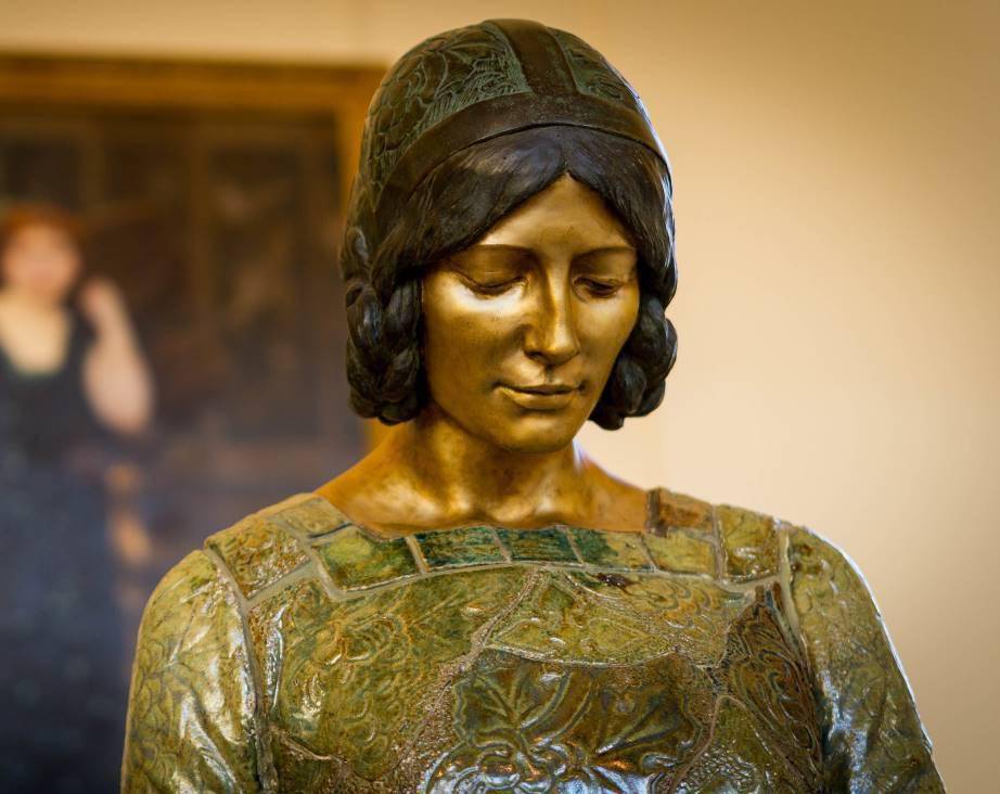 与世间万物的相遇——读《小博物馆大历史》_安妮·弗兰克