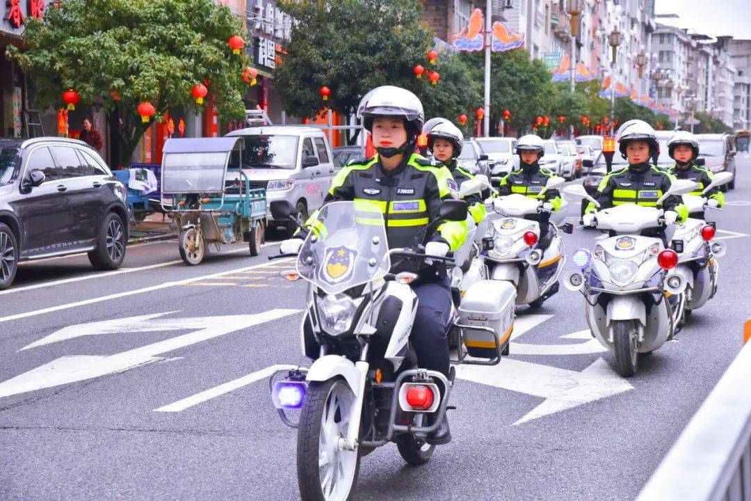 美丽风警周宁县公安局组建交警女子骑行中队