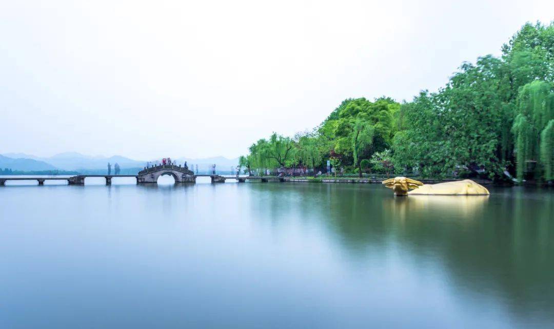 世界最美丽的湖 80430c7c56124171a1ae21ed9281da5f.jpeg