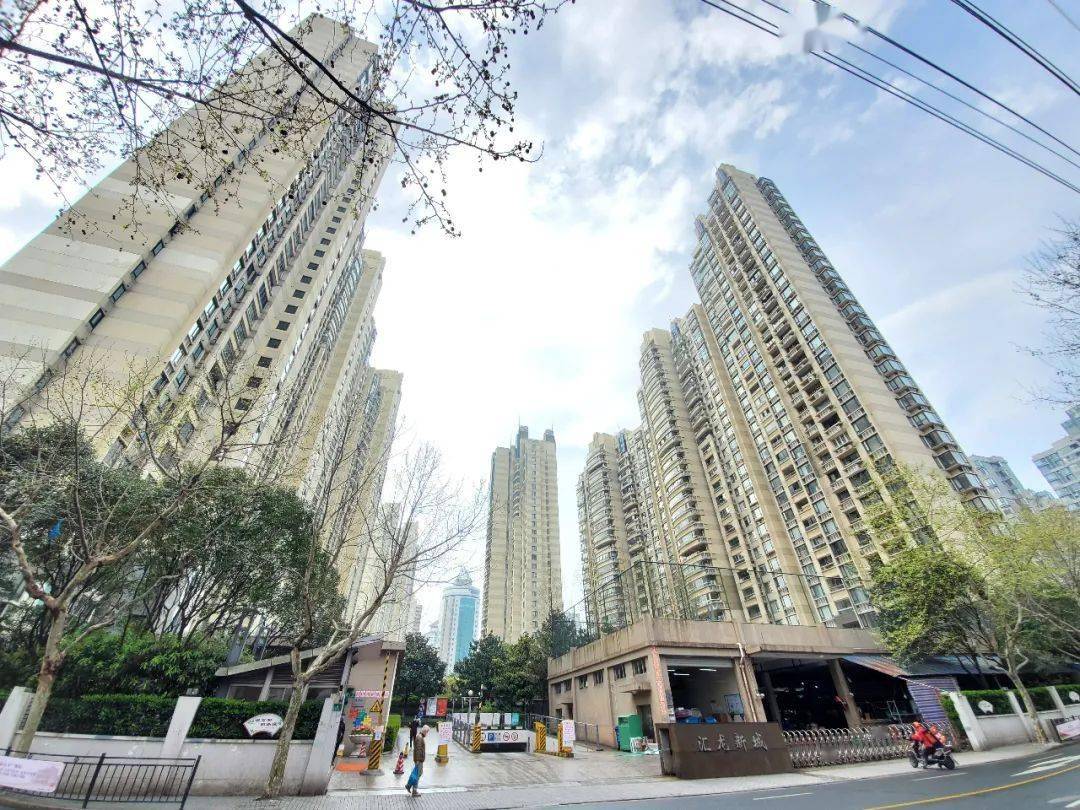 汇龙新城位于黄浦区徐家汇路515号,小区内环境优美,左右各有一处中庭