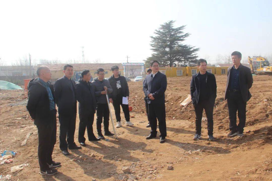 党委副书记,镇长王健,副镇长陈纪永,二级主任科员潘维广及相关企业