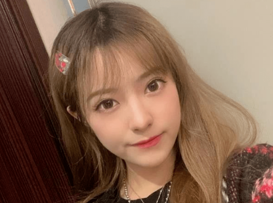 kris在直播透漏自己曾经因解说太垃圾被领导骂,cat不忘补刀一句:领导