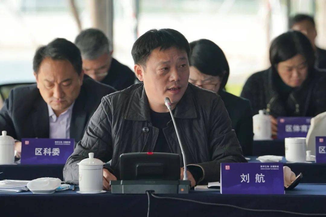 上海新华传媒股份有限公司总裁刘航提议,要把文创产业与美丽健康产业