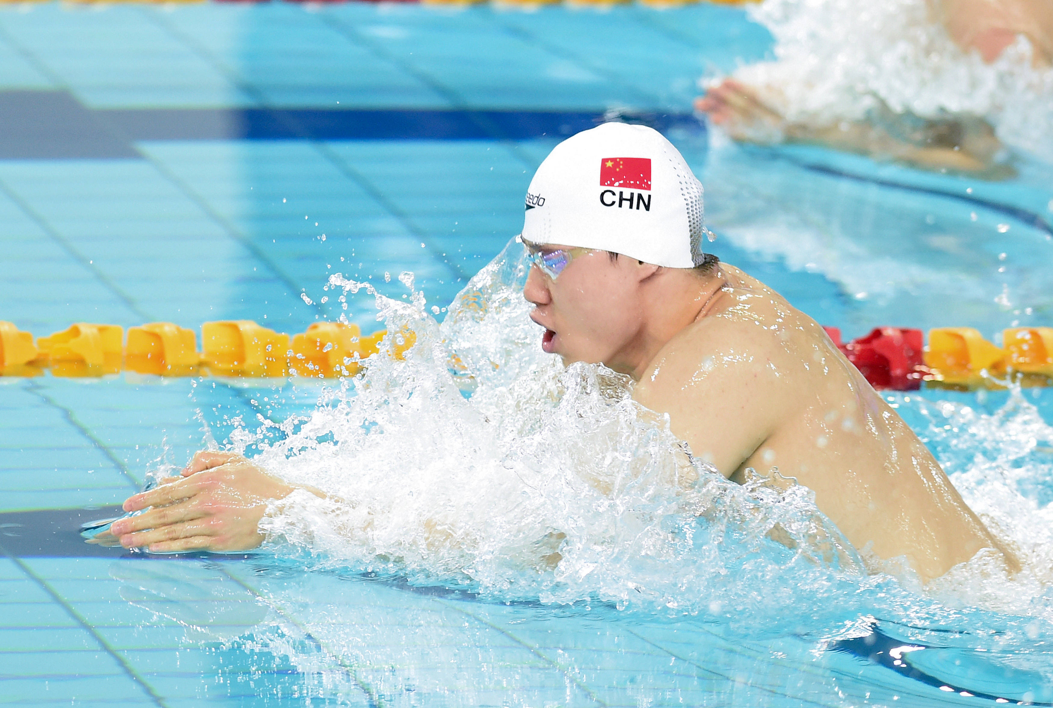 游泳——全国游泳争霸赛:覃海洋获男子200米蛙泳冠军