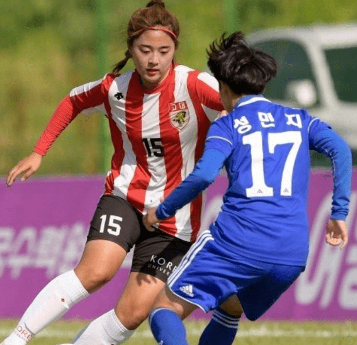 北京时间3月6日,韩国足坛新一代女神,女足球员姜秀珍宣布退役.