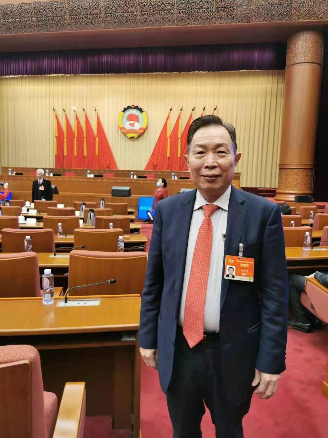 政协委员白水清在人民大会堂2016年10月,白水清先生出