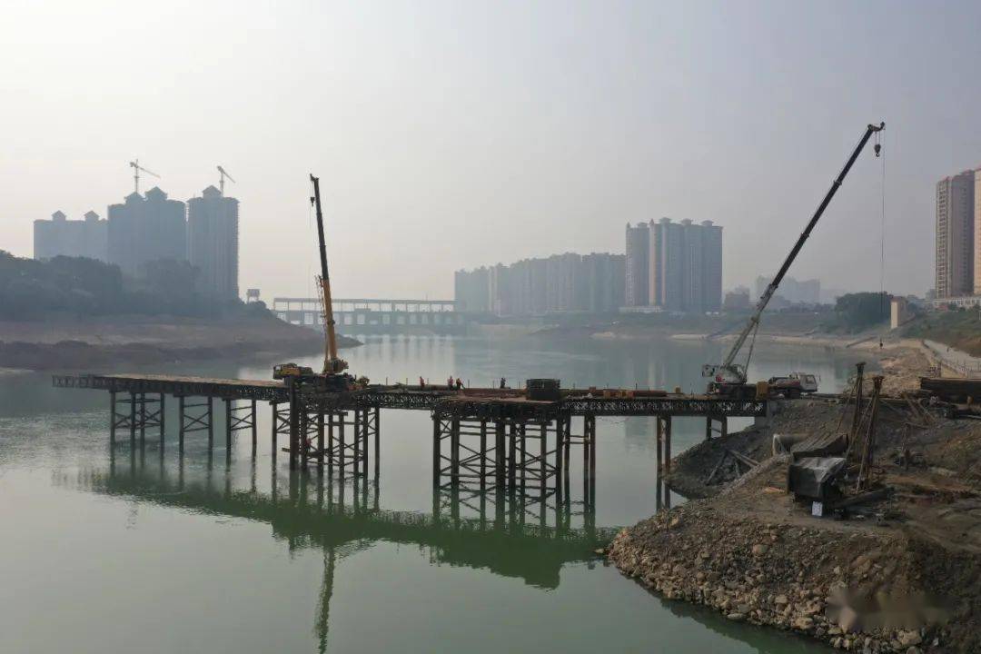 实拍桂平沙岗大桥工程最新进展已经开始连接对岸的