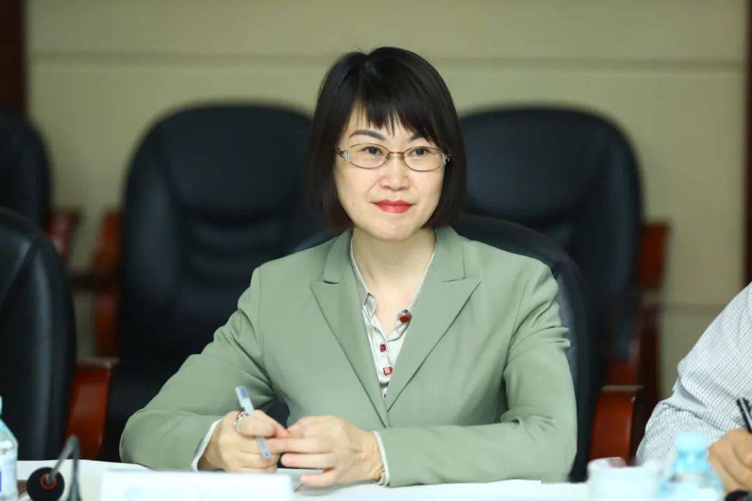 两会超话 王素云端对话邵志豪:项目驱动式的劳动教育如何实施?