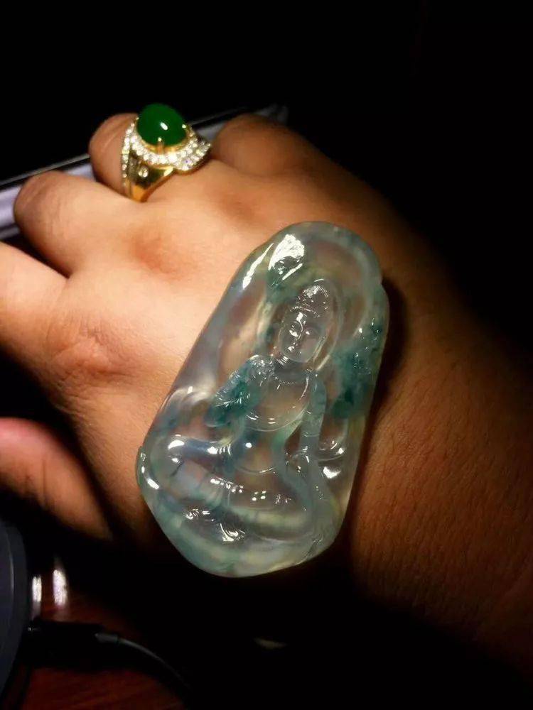 什么是莫西沙翡翠 bbcdc81bc94c4795936923e087ac074b.jpeg