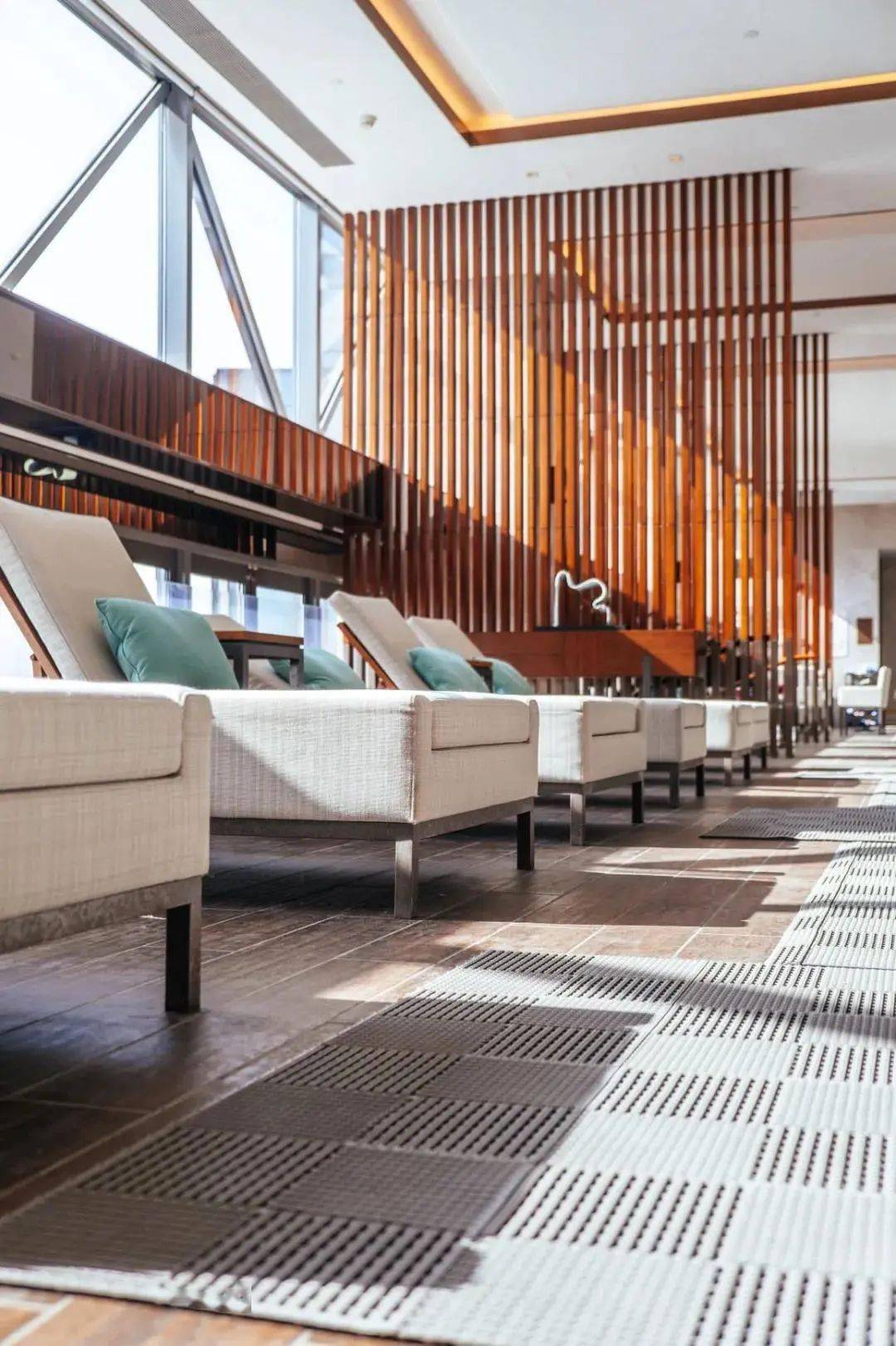 租吸氧机怎么收费¥699起睡云端凯悦酒店，打卡上海最美图书馆&网红剧院！_https://www.jmylbn.com_新闻资讯_第4张