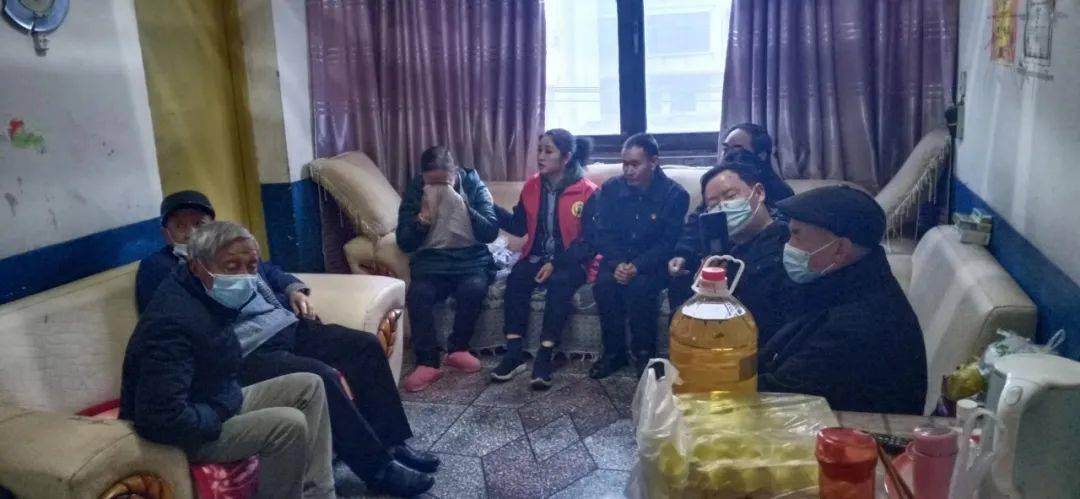 彝良大河边社区党总支开展传承红色基因弘扬雷锋精神主题党日活动