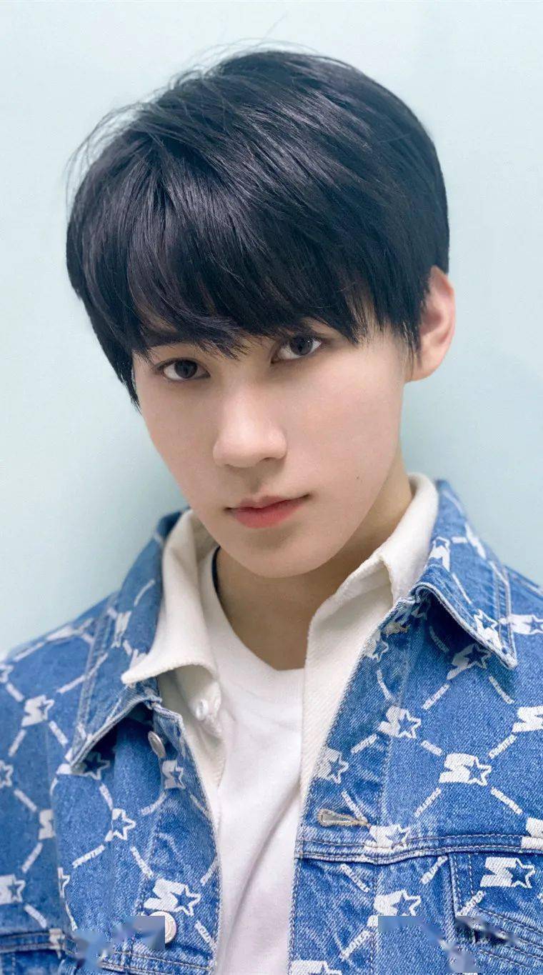 手机壁纸张真源