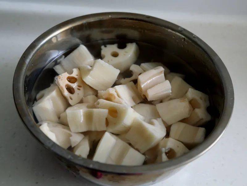 炖藕怎样炖得又粉又烂牢记3点汤鲜藕糯肉烂方法赶紧get