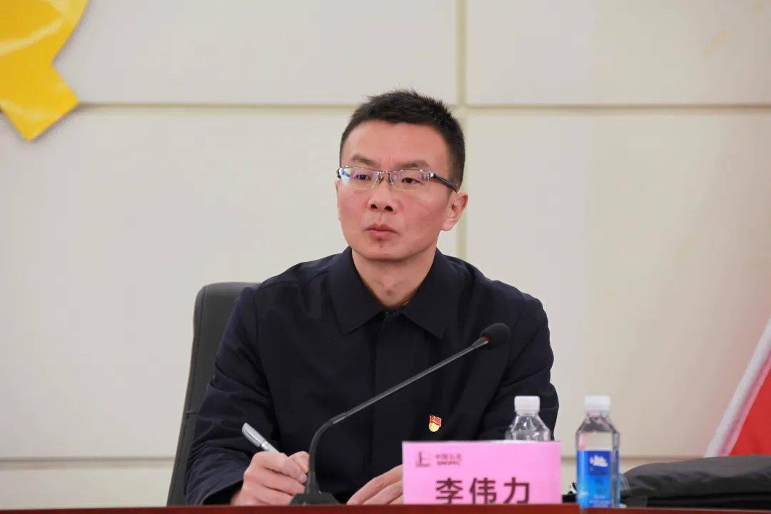 会议由厂党委书记胡永杰主持.