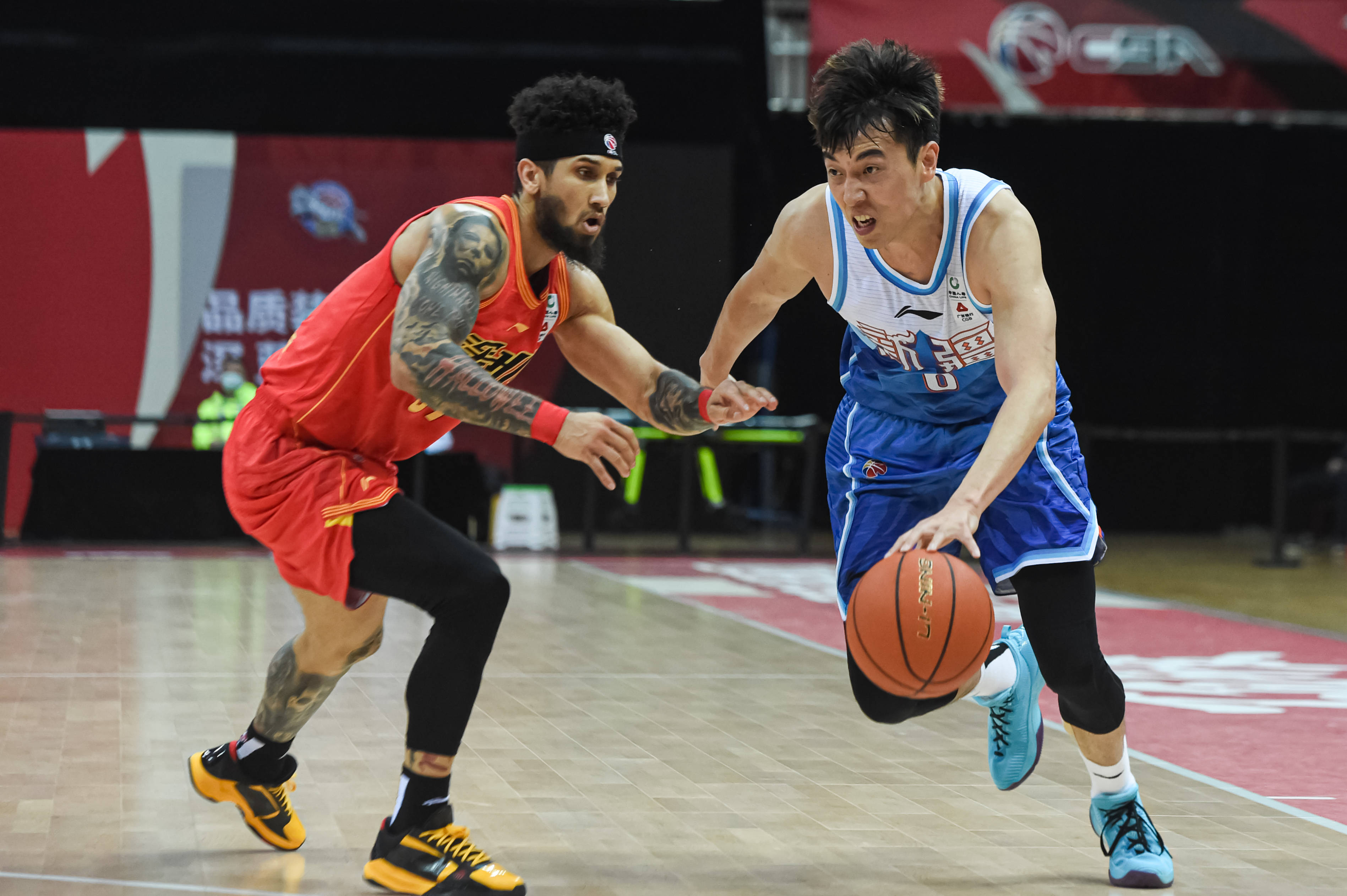 篮球cba第三阶段新疆伊力特对阵深圳马可波罗