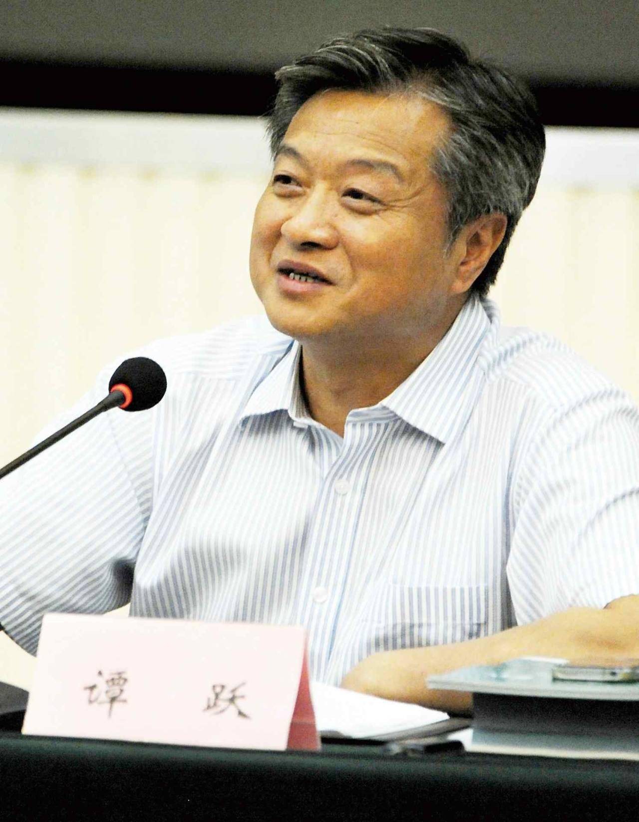 全国政协委员谭跃,潘凯雄联名提案:67调查暴涨原因 抑制纸价大幅