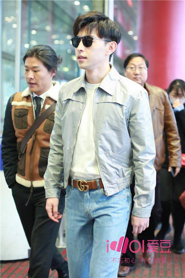 那年今日|邓伦北京出发飞往长沙 一身清爽造型时尚不失精致_marsto