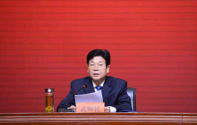 白水县委常委,政法委书记武师民主持会议雷江声强调,开展政法队伍教育