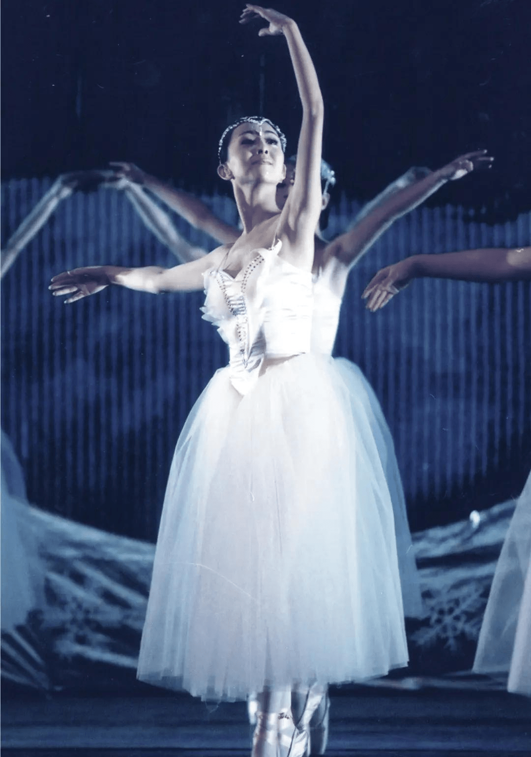 春晚演《千手观音》的邰丽华又上热搜了,如今44岁的她过得怎样_舞蹈