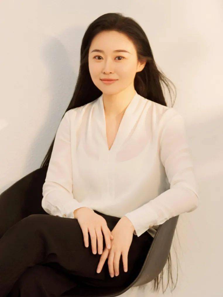 沈媛艺术的背景知识应该踩在脚下当阶梯而不是背在身上当负担