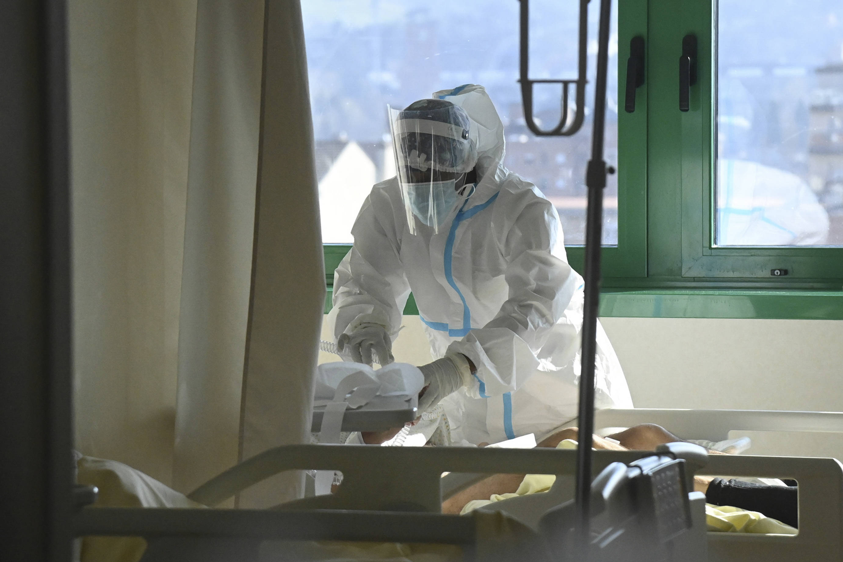 意大利累计新冠死亡病例达100811例