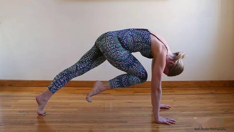 瑜伽拜日式太简单试试这样练习进阶版