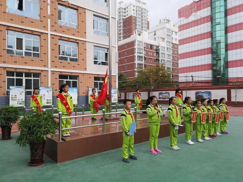 学校动态兰炼一小总校开展植树节活动