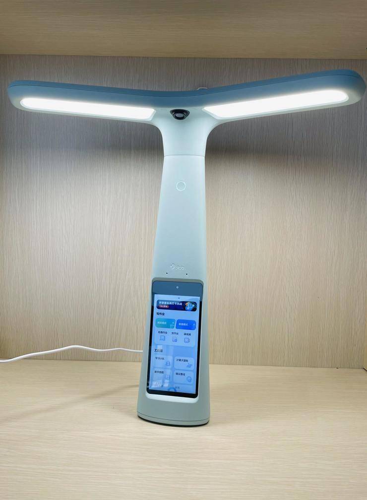 一盏台灯开启大力教育硬件新市场