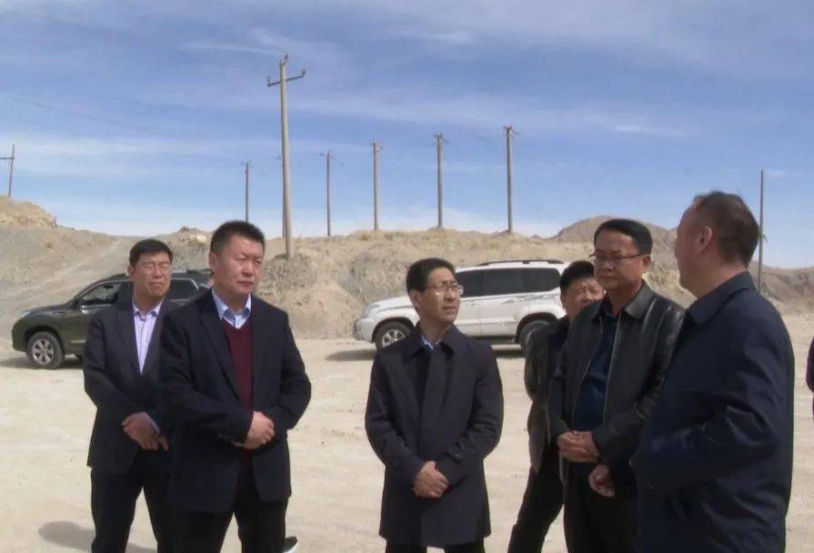 市委常委,常务副市长何效祖在阿克塞调研