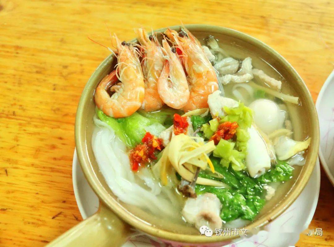 食材新鲜饱满,分量超足搭配猪杂,原汤猛火熬煮新鲜鱿鱼,泥虫,大虾