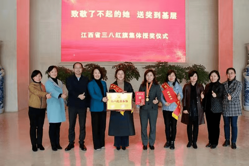 致敬了不起的她 | 刘丽赴南昌、新余、吉安开展“送奖到基层”活动_建功