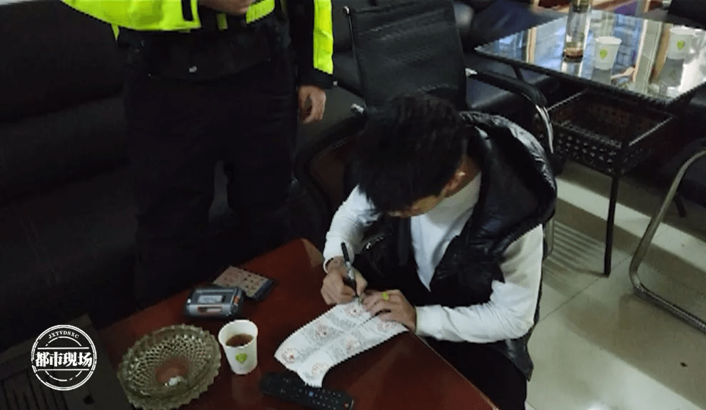 男生怎么拍视频 1c8851b5681a4d759834f49a77a6cb43.png