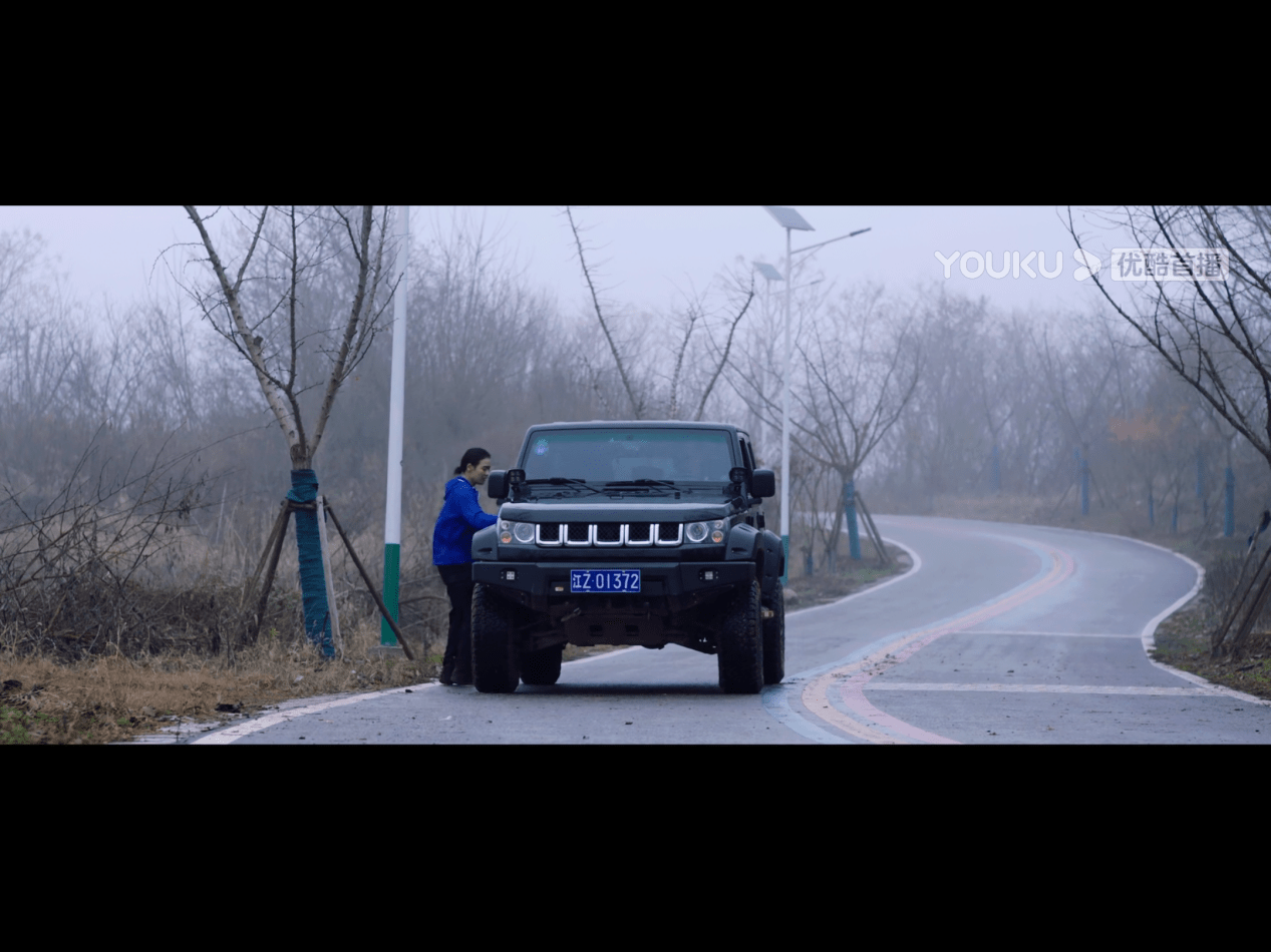 出道7年的白敬亭终于有吻戏了初次见女主竟然是在这台越野车上