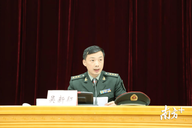 东莞军分区政治工作处主任吴新征在发表讲话时说:"我深深感到东莞人民