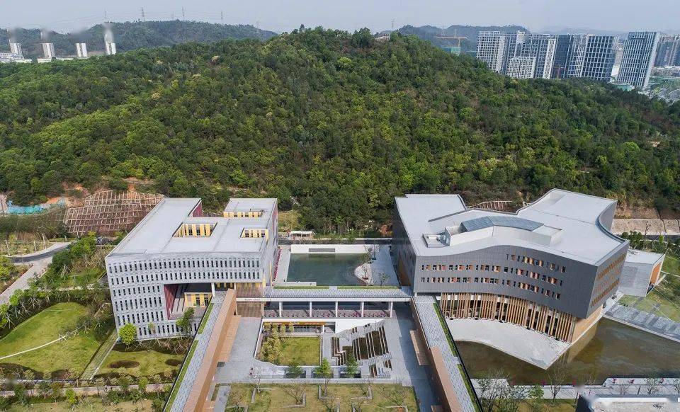 维系自然坡地完整性香港中文大学深圳图书馆王维仁建筑设计研究室