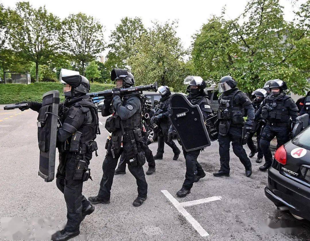 法国raid图集黑衣黑甲黑盔黑盾绝对够酷