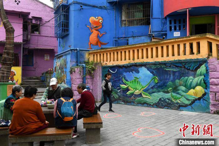 重庆老社区变身网红打卡地 “外墙经济”带活当地旅游