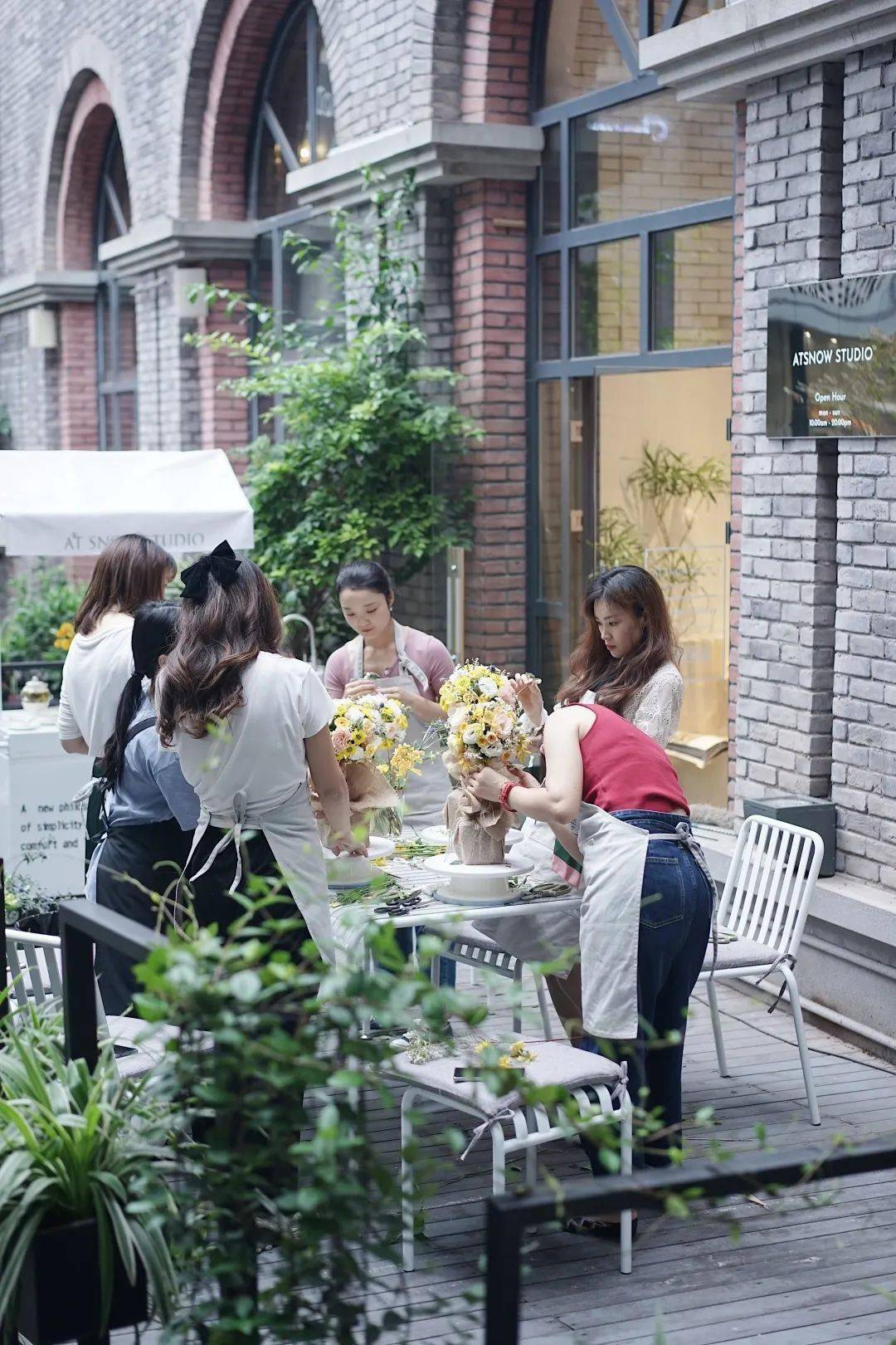 渝中潮掌柜01期她用花店服装店创造都市里的小浪漫