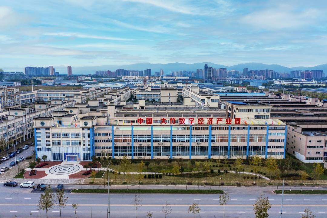 不待扬鞭自奋蹄川渝合作达州大竹示范园区开足马力忙生产