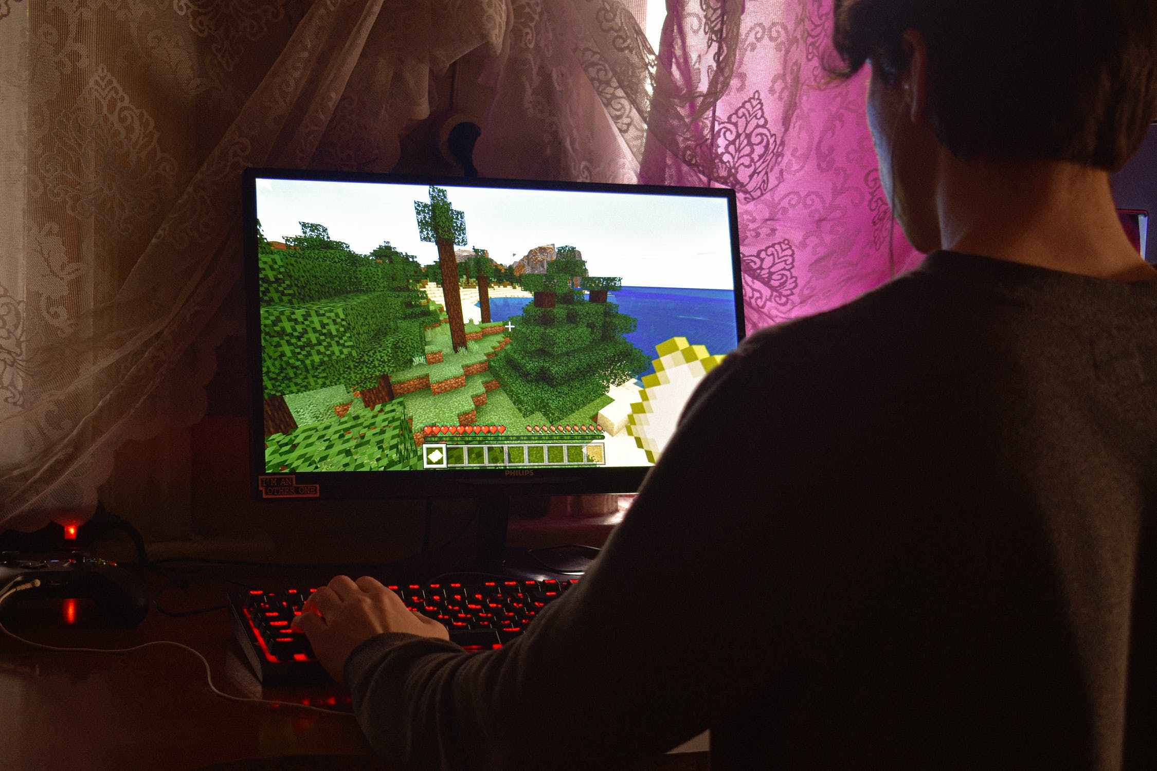 Switch|腾讯获“游戏机”外观专利,可能推出Windows掌机